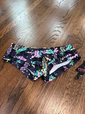 Cleo Women's Floral Hot Pants - Black with Green & Pink